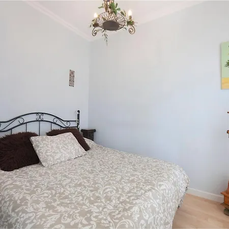 2 Bedrooms Apartement With Wifi At *