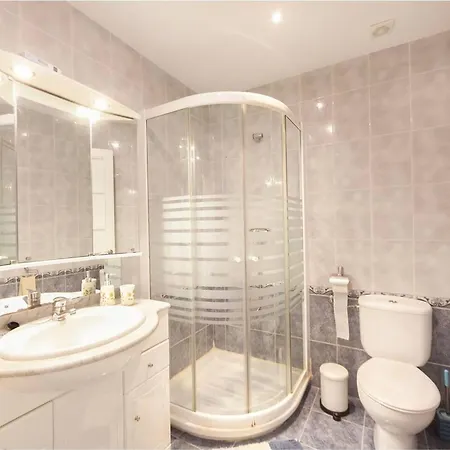 2 Bedrooms Apartement With Wifi At *